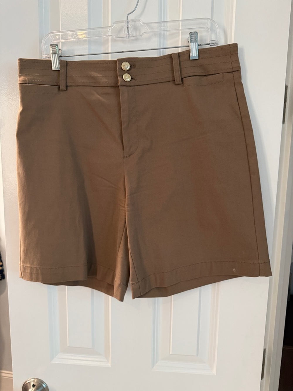 Chico ‘s Classic High-Rise Women's Shorts in Brown